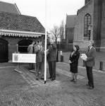 841700 Afbeelding van de overdracht van de gemeente Woerden van de provincie Zuid-Holland naar de provincie Utrecht, ...